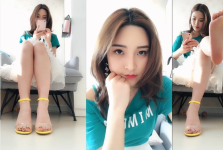 立柜美女的裸足香足被小狗湿舔